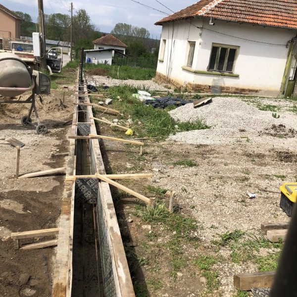 Ograda kashta stroitelstvo kofraj 2
